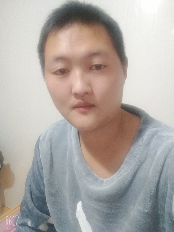 烟圈里透着伤的第二张照片--大安父母相亲团